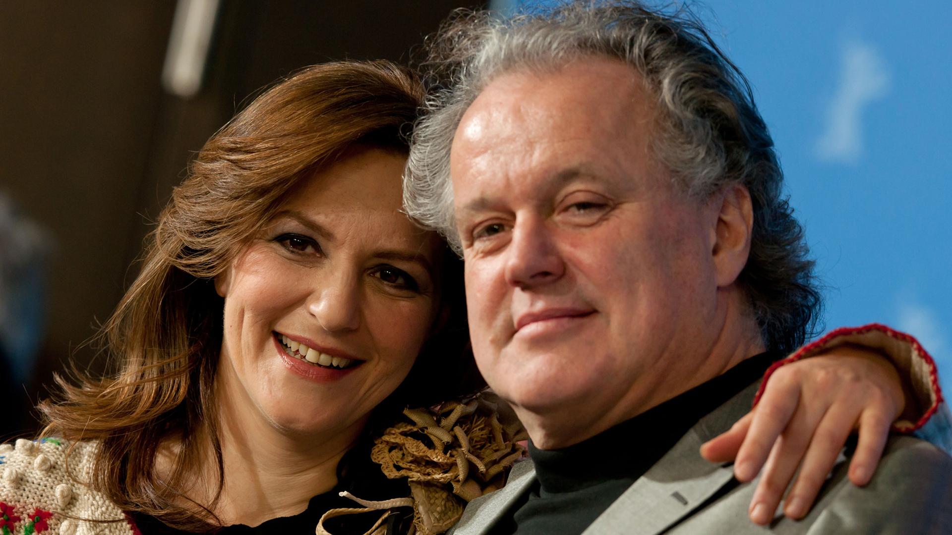 Die Schauspielerin Martina Gedeck (l) und der Regisseur Julian Roman Pölsler auf der 62. Berlinale 2012 Die Schauspielerin Martina Gedeck (l) und der Regisseur Julian Roman Pölsler auf der 62. Berlinale 2012