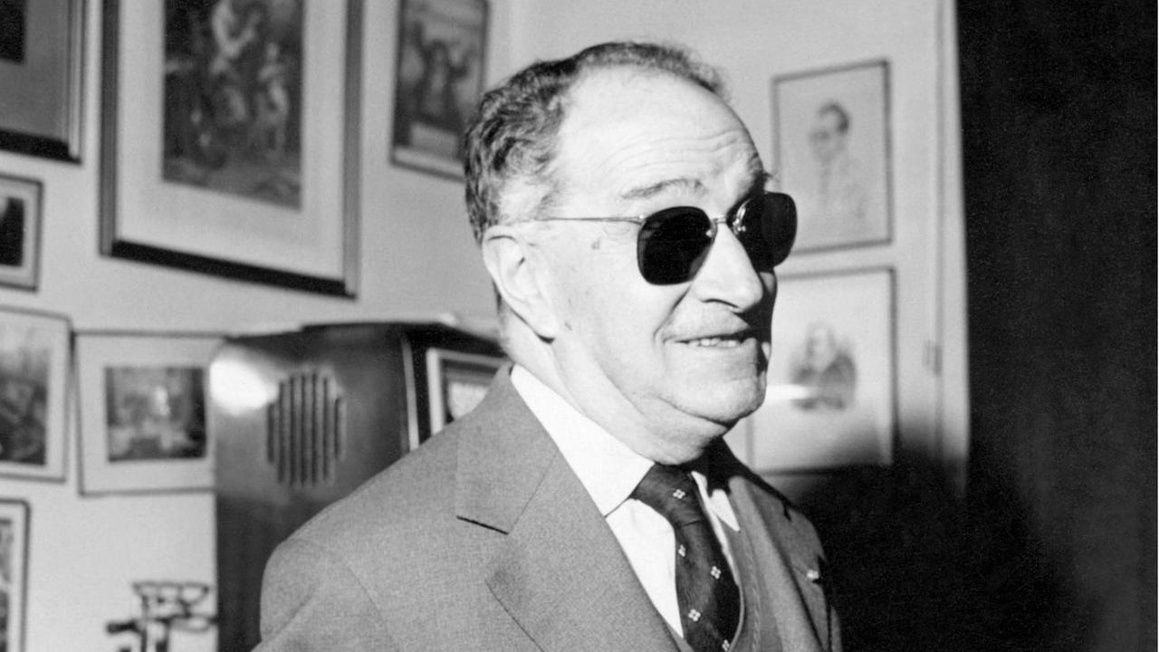 Der spanische Komponist und Klaviervirtuose Joaquin Rodrigo (Aufnahme von 1964). Er wurde vor allem durch seine Komposition "Concierto de Aranjuez" weltweit bekannt. Der spanische Komponist und Klaviervirtuose Joaquin Rodrigo (Aufnahme von 1964). Er wurde vor allem durch seine Komposition "Concierto de Aranjuez" weltweit bekannt.