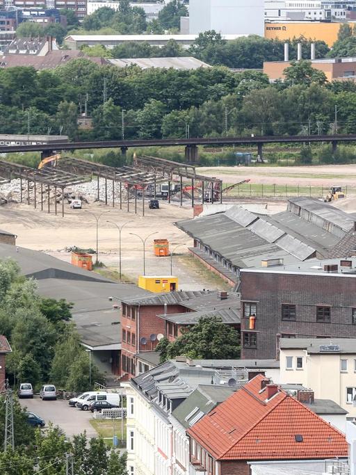 Eine Brachfläche in der Nähe des S-Bahnhofes Diebsteich in Hamburg. Die Deutsche Bahn verlegt den Fernbahnhof Hamburg-Altona und schafft so Platz für neuen Wohnraum.