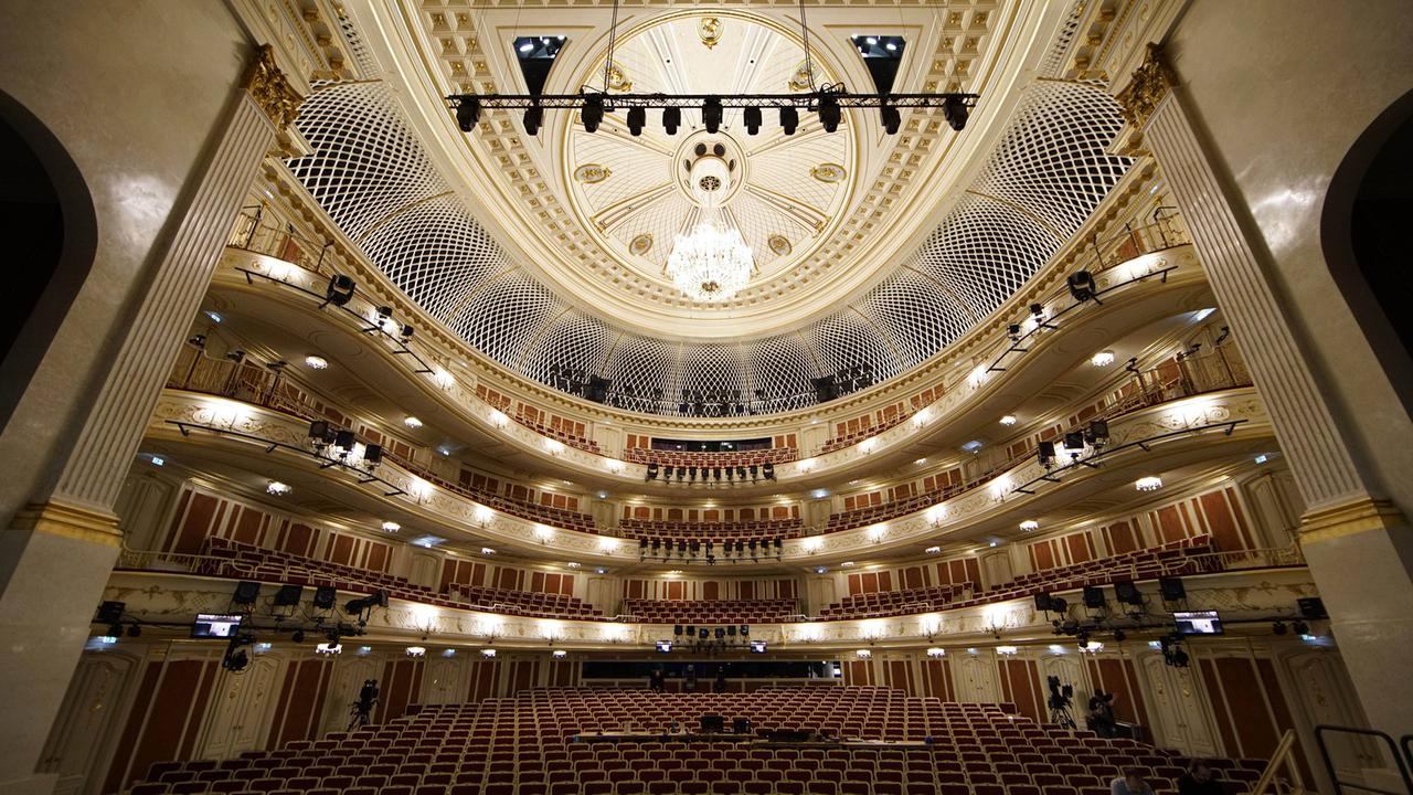 Blick in die Staatsoper Unter den Linden in Berlin Blick in die Staatsoper Unter den Linden in Berlin
