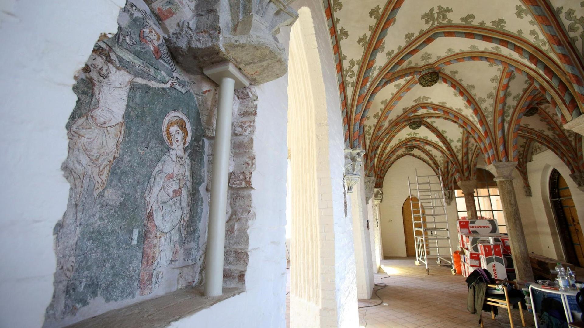 Eine freigelegte Freske im alten Burgkloster in Lübeck, das in das zukünftige Europäische Hansemuseum integriert ist. Eine freigelegte Freske im alten Burgkloster in Lübeck, das in das zukünftige Europäische Hansemuseum integriert ist.