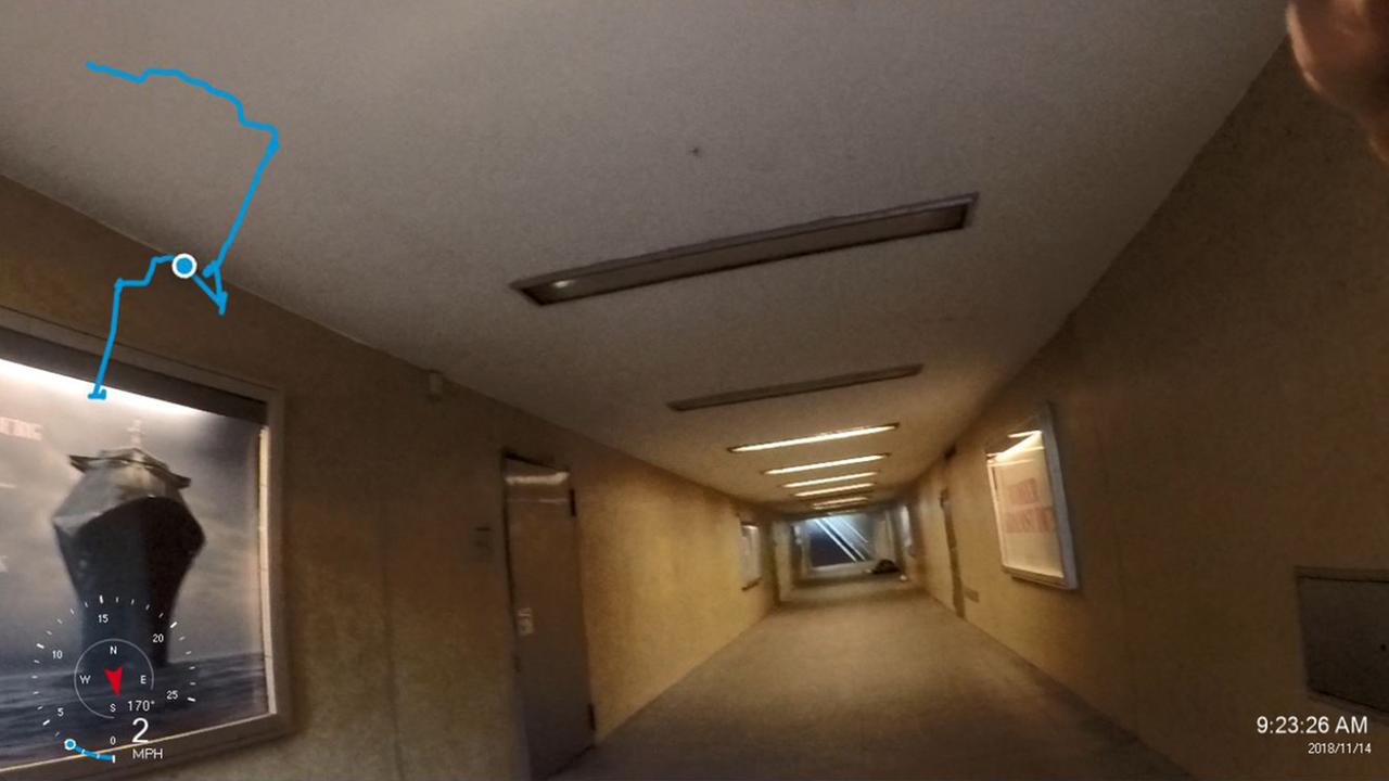 Monitorabbildung während der Studie "Urban Emotions": Die Passantin geht auf eine Unterführung zu. Monitorabbildung während der Studie "Urban Emotions": Die Passantin geht auf eine Unterführung zu.