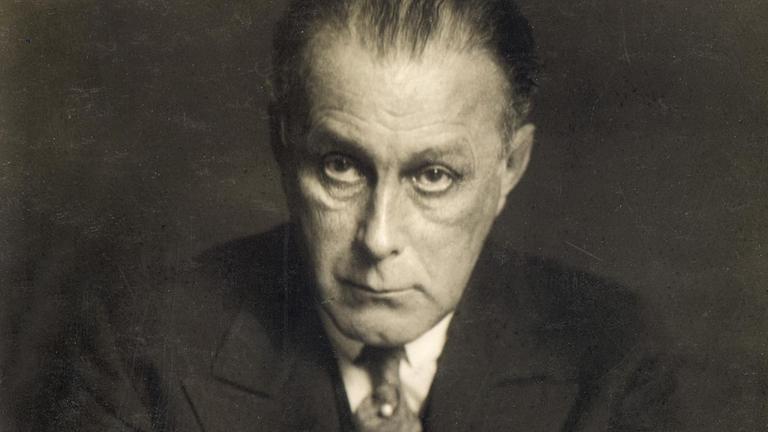 Schwarzweiß-Fotografie des Architekten Adolf Loos. Um 1929
