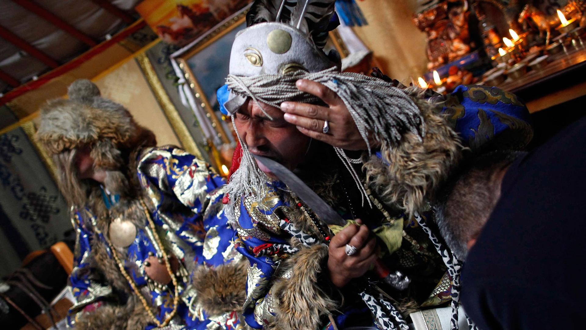 Schamane aus der Mongolei Schamane aus der Mongolei