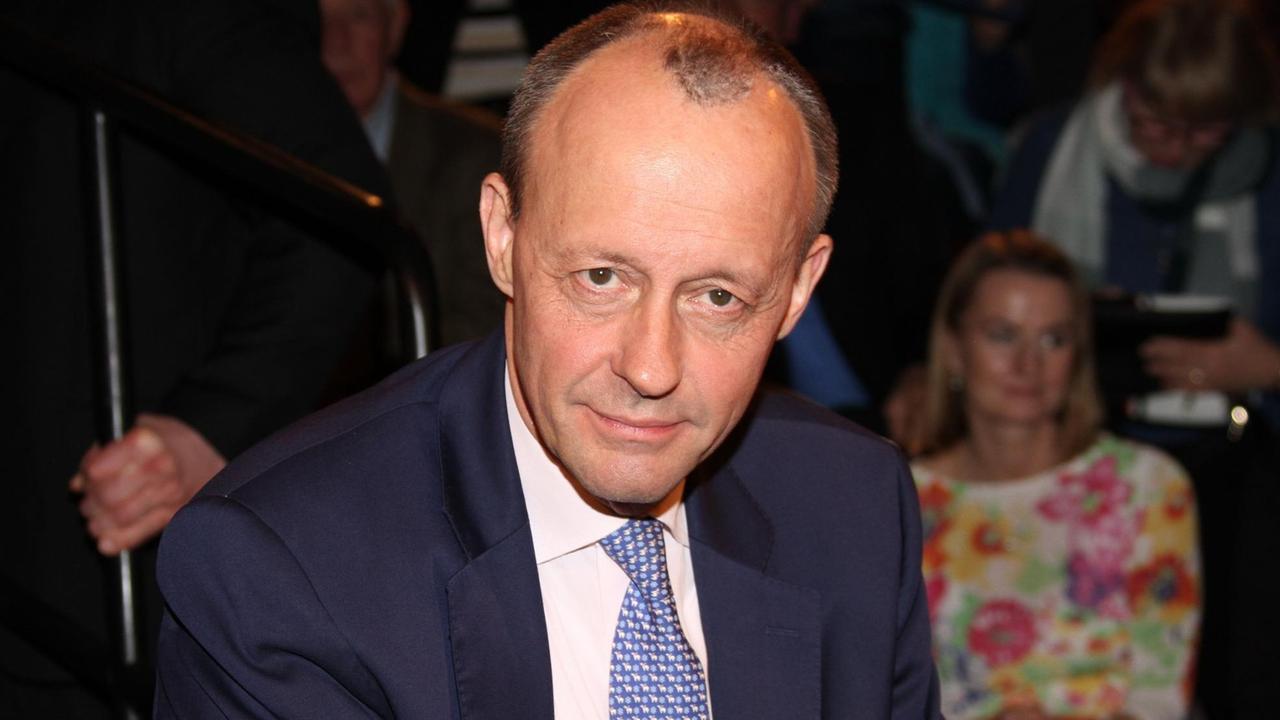 CDU-Politiker Friedrich Merz blickt in die Kamera. CDU-Politiker Friedrich Merz blickt in die Kamera.