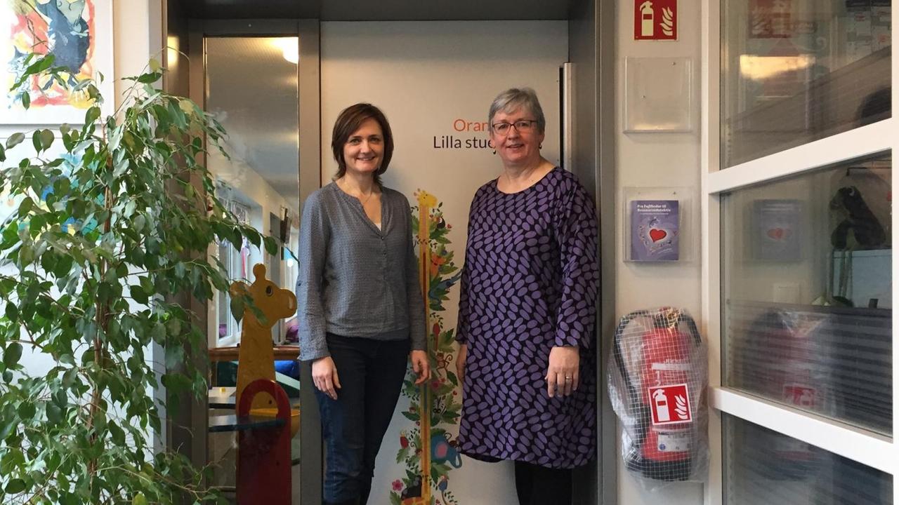 Simone Lange (links) besucht einen Kindergarten Simone Lange (links) besucht einen Kindergarten