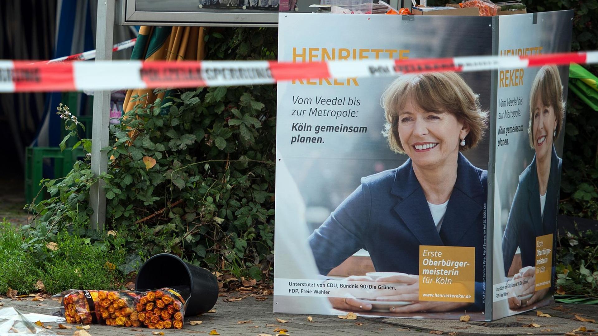 Ein Plakat der Kölner Obermeisterkandidatin Henriette Reker ist am 17.10.2015 in Köln (Nordrhein-Westfalen) einen Tatort zu sehen. Die Kölner Oberbürgermeisterkandidatin Henriette Reker ist einen Tag vor der Wahl bei einer Messerattacke in Köln verletzt worden. Ein Plakat der Kölner Obermeisterkandidatin Henriette Reker ist am 17.10.2015 in Köln (Nordrhein-Westfalen) einen Tatort zu sehen. Die Kölner Oberbürgermeisterkandidatin Henriette Reker ist einen Tag vor der Wahl bei einer Messerattacke in Köln verletzt worden.