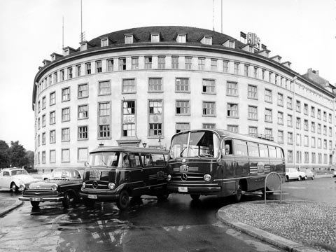 Fahrzeugparade vor dem Funkhaus 1966 Fahrzeugparade vor dem Funkhaus 1966