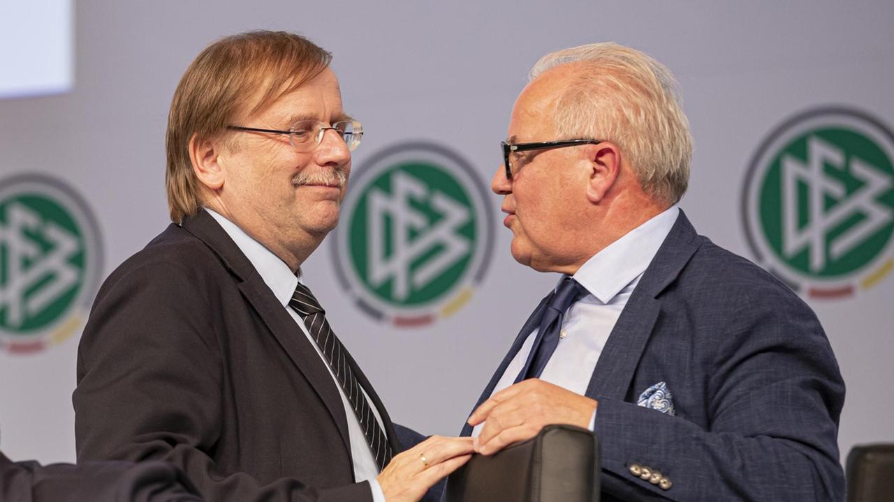Dr. Rainer Koch, links, und der neue DFB-Praesident Fritz Keller 43.Ordentlicher DFB-Bundestag am 27.09.2019 in Frankfurt/ Deutschland. POOLFOTO Dr Rainer Koch, left, and the new DFB President Fritz Keller 43 Ordinary DFB Bundestag on 27 09 2019 in Frankfurt Germany POOLFOTO Dr. Rainer Koch, links, und der neue DFB-Praesident Fritz Keller 43.Ordentlicher DFB-Bundestag am 27.09.2019 in Frankfurt/ Deutschland. POOLFOTO Dr Rainer Koch, left, and the new DFB President Fritz Keller 43 Ordinary DFB Bundestag on 27 09 2019 in Frankfurt Germany POOLFOTO