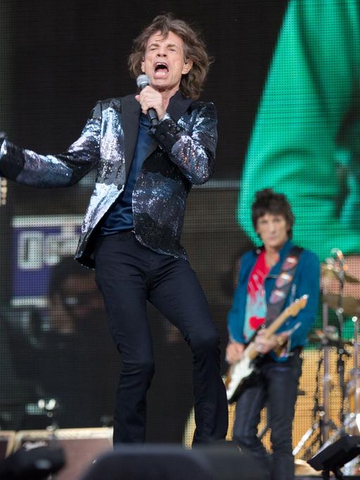 Die Rolling Stones mit ihrem Sänger Mick Jagger (vorne) geben am 10.06.2014 ein Konzert in der Waldbühne in Berlin.