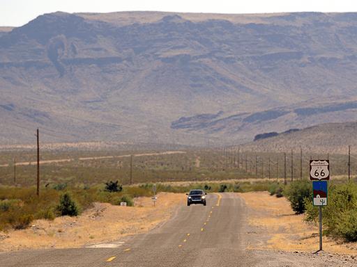 Endloses Asphaltband: ein US-Highway