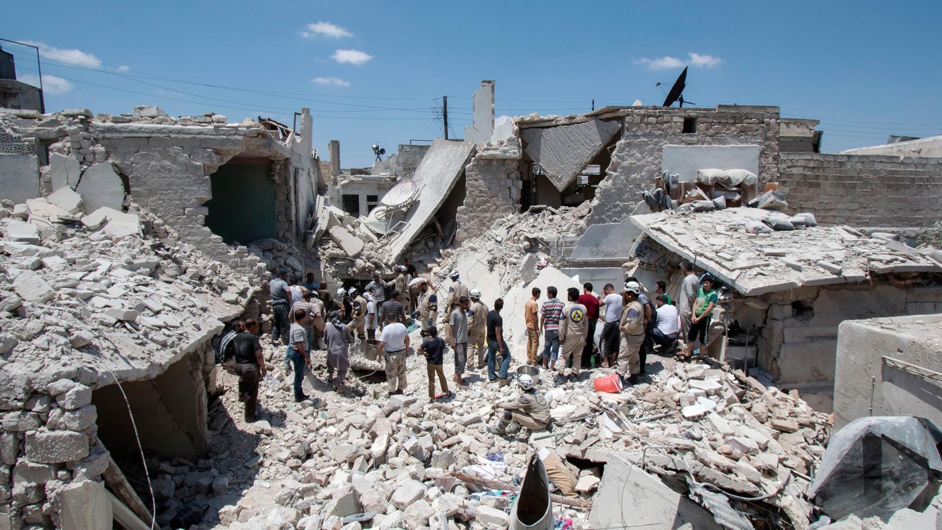 Anwohner in Aleppos Viertel Maadi im Juni 2015 Anwohner in Aleppos Viertel Maadi im Juni 2015
