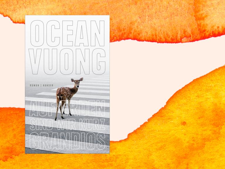 Das Cover von Ocean Vuongs "Auf Erden sind wir kurz grandios" auf einer orange-farbenen Fläche.