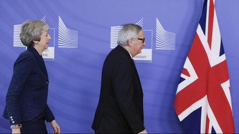 Die britische Premierministerin Theresa May und EU-Kommissionspräsident Jean-Claude Juncker in Brüssel