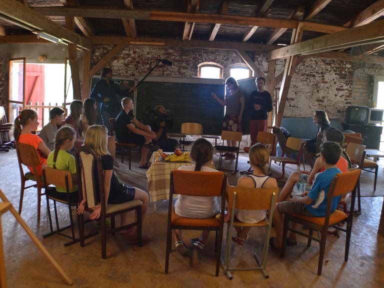 Geflohene Kinder aus der Ukraine nehmen an einem Musik-Workshop des Rundfunk-Sinfonieorchesters Berlin teil