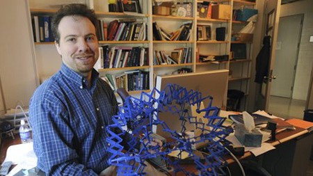 Der US-Astronom Adam G. Riess in seinem Büro an der John Hopkins University in Baltimore, Maryland Der US-Astronom Adam G. Riess in seinem Büro an der John Hopkins University in Baltimore, Maryland