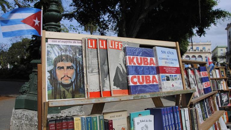 Bücherstand in Havanna, Kuba. Bücherstand in Havanna, Kuba.