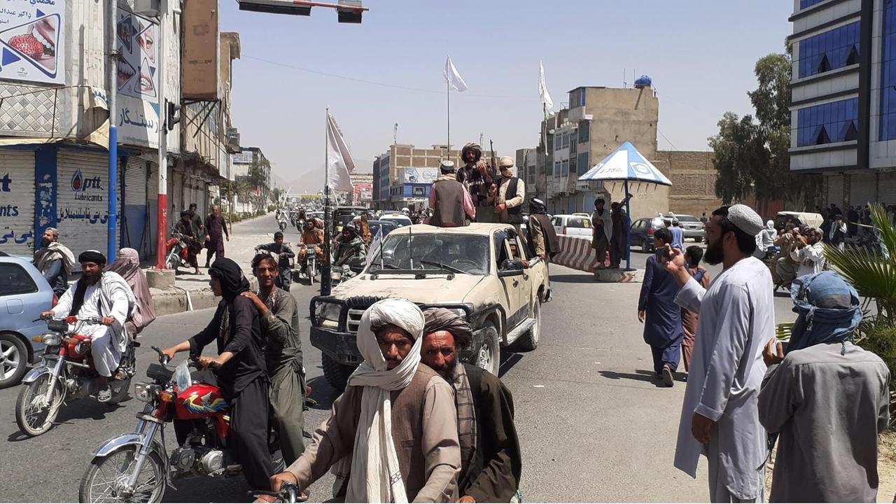 Taliban-Kämpfer in der afghanischen Stadt Kandahar am 13. August 2021 Taliban-Kämpfer in der afghanischen Stadt Kandahar am 13. August 2021