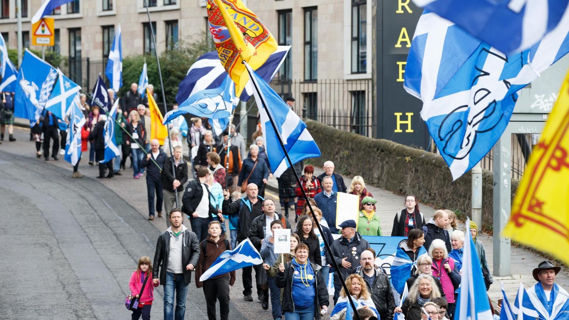 Demonstration in Edinburgh für die Unabhängigkeit Schottlands. Demonstration in Edinburgh für die Unabhängigkeit Schottlands.