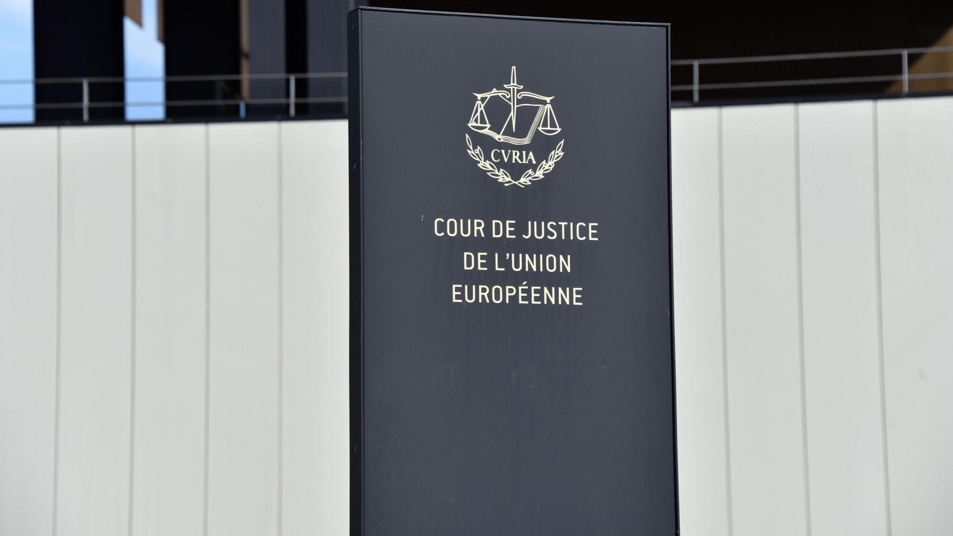 Schriftzug Europäischer Gerichtshof EuGH Cour de justice de l'Union européenne. Schriftzug Europäischer Gerichtshof EuGH Cour de justice de l'Union européenne.