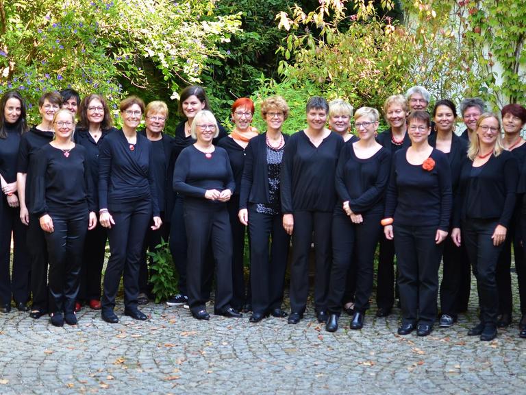Gruppenbild des Chores in schwarzer Kleidung