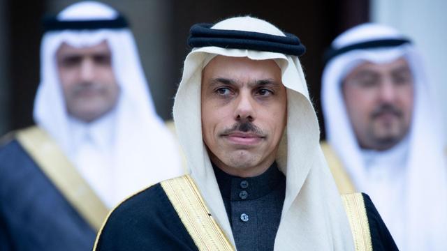 Der Botschafter von Saudi Arabien in Deutschland, Prinz Faisal bin Farham Al-Saud, vor dem Schloss Bellevue