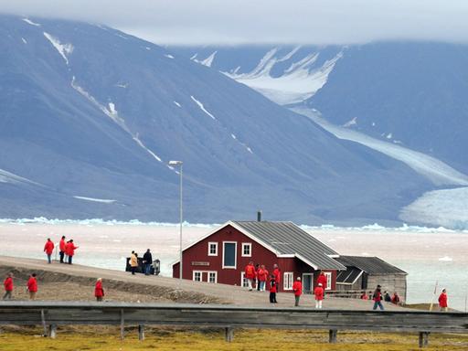 Blick auf die Landschaft der Insel Spitzbergen in Norwegen