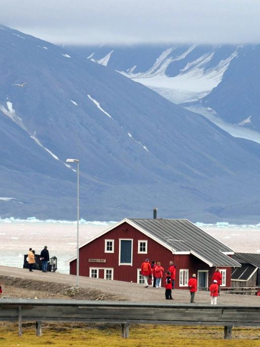 Blick auf die Landschaft der Insel Spitzbergen in Norwegen