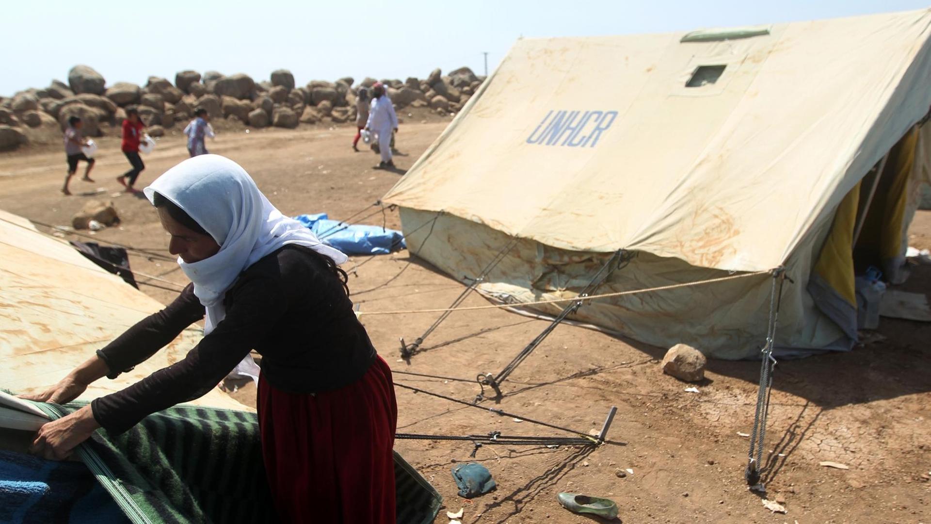 Flüchtlingscamp in Hasaka (Bild von 2014) - hier landen viele Flüchtlinge aus dem Irak nach ihrem Fußmarsch. Flüchtlingscamp in Hasaka (Bild von 2014) - hier landen viele Flüchtlinge aus dem Irak nach ihrem Fußmarsch.