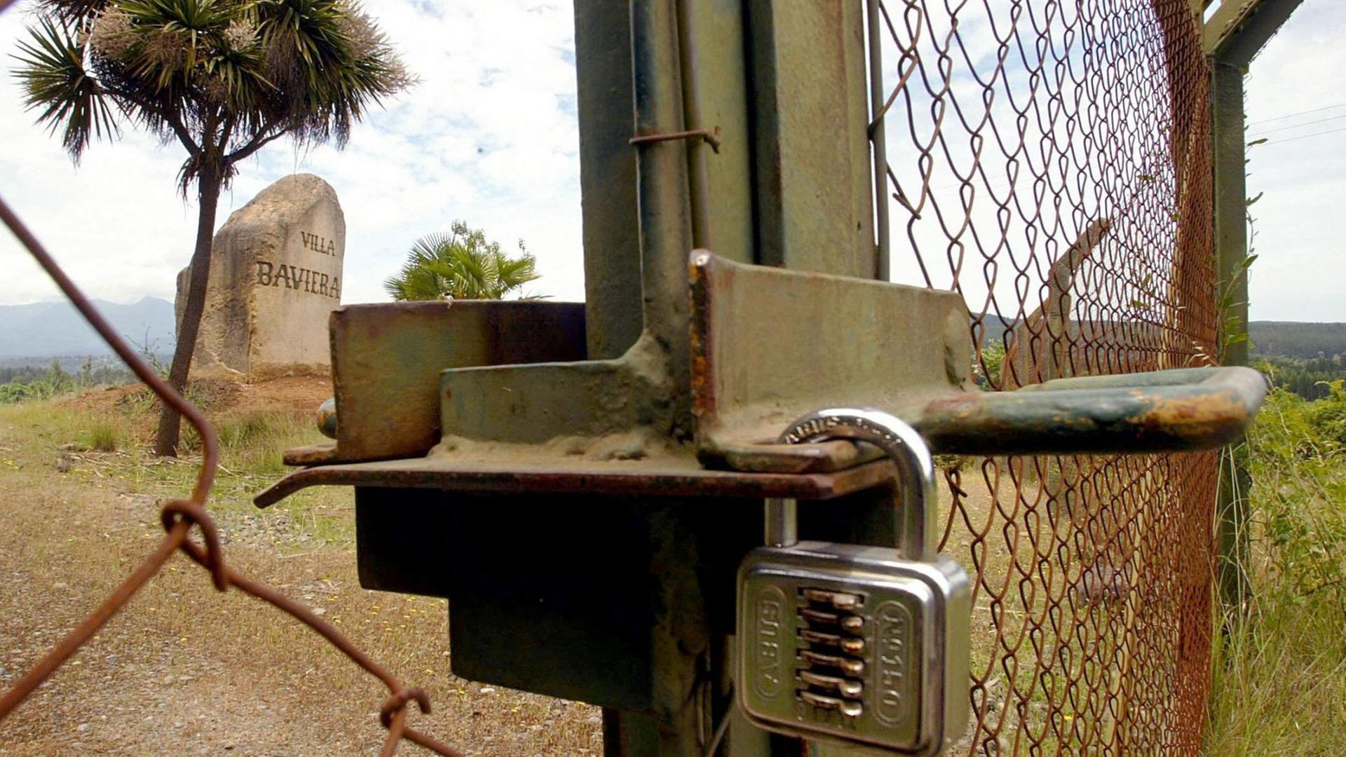 Eingang zur ehemaligen Colonia Dignidad in Chile Eingang zur ehemaligen Colonia Dignidad in Chile