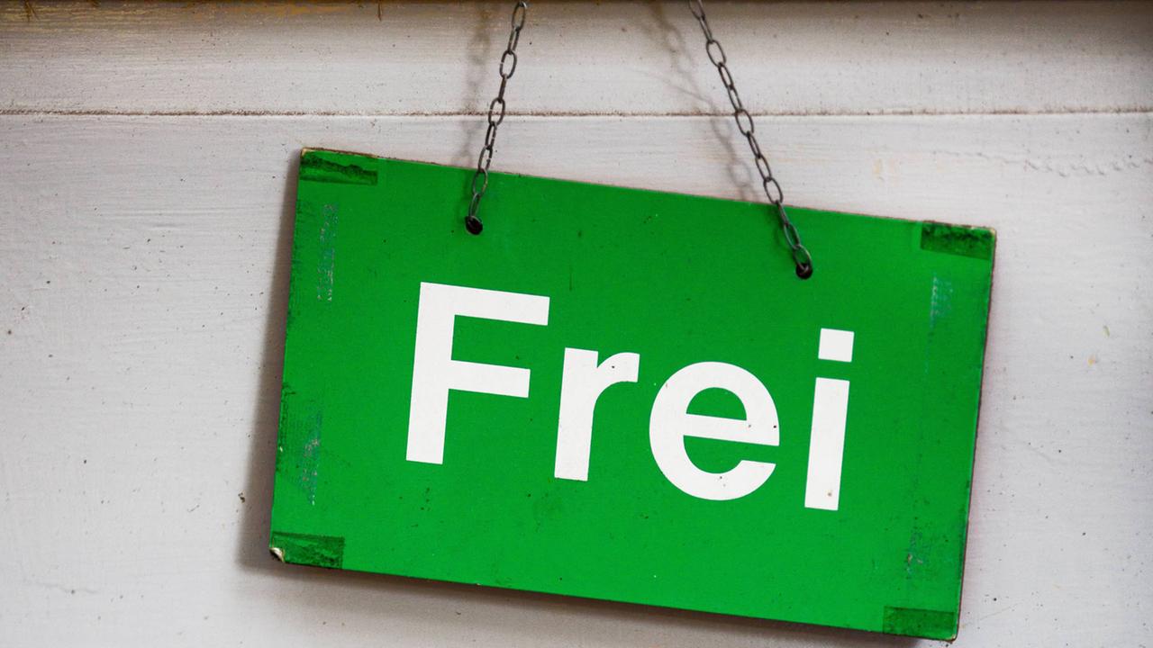 Türschild mit der Aufschrift "Frei" Türschild mit der Aufschrift "Frei"