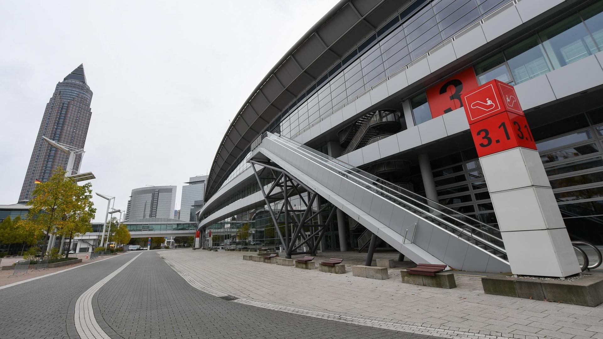 Menschenleeres Messegelände während der Frankfurter Buchmesse 2020. Menschenleeres Messegelände während der Frankfurter Buchmesse 2020.
