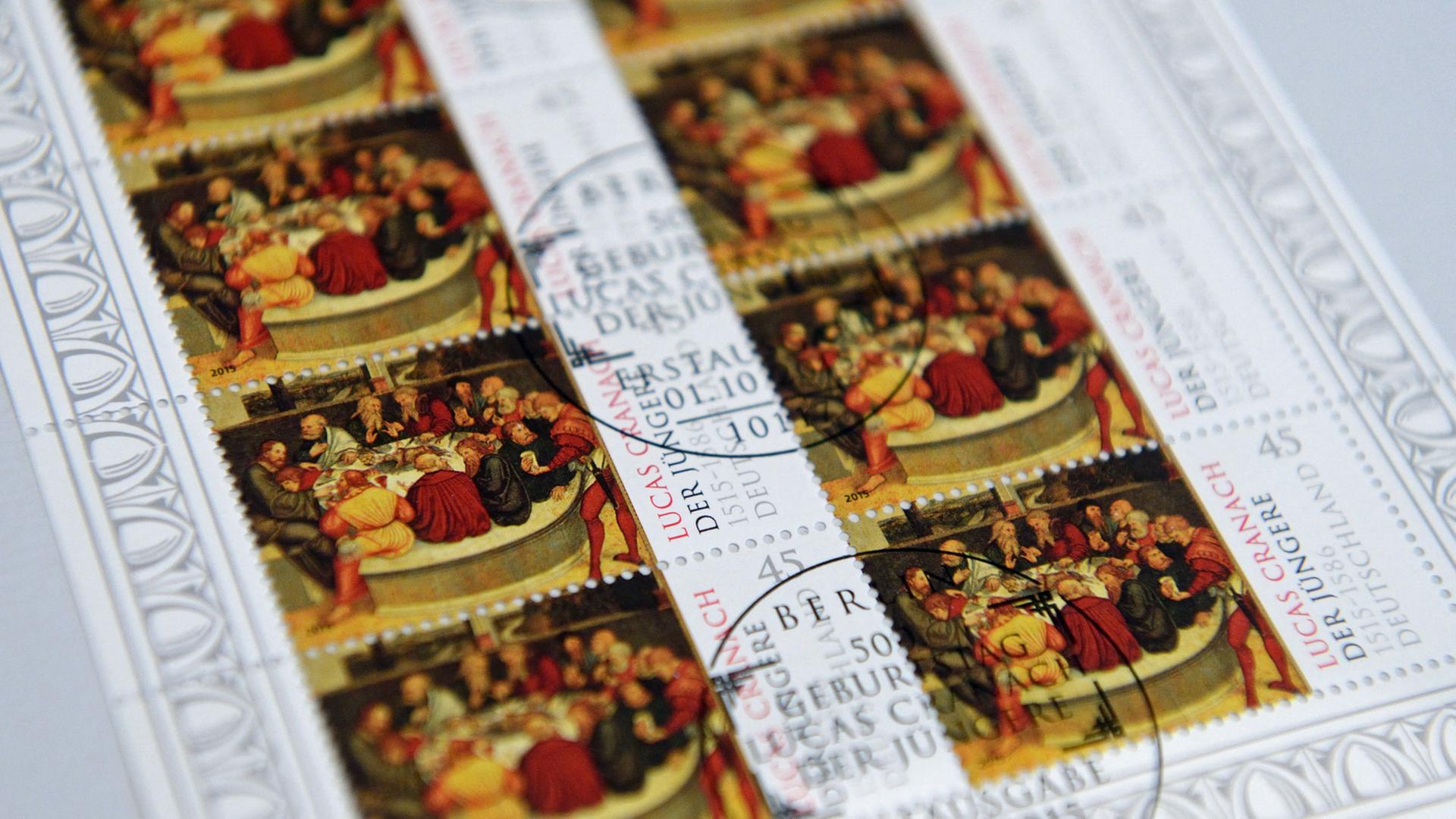 Ein Zehnerbogen der Sonderbriefmarke zu Ehren von Lucas Cranach dem Jüngeren (im Jahr seines 500. Geburtstags) mit dem Sonderstempel Berlin ist am 17.09.2015 in der Stadtkirche in Wittenberg (Sachsen-Anhalt) zu sehen. Ein Zehnerbogen der Sonderbriefmarke zu Ehren von Lucas Cranach dem Jüngeren (im Jahr seines 500. Geburtstags) mit dem Sonderstempel Berlin ist am 17.09.2015 in der Stadtkirche in Wittenberg (Sachsen-Anhalt) zu sehen.