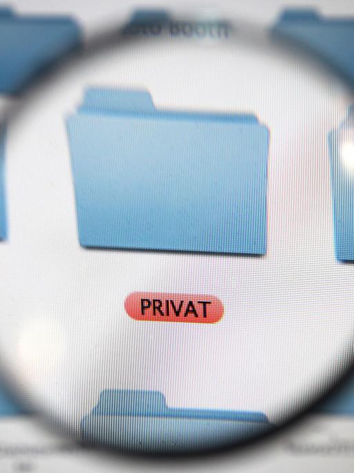 Ein mit PRIVAT gekennzeichneter Ordner auf dem Bildschirm eines Computers