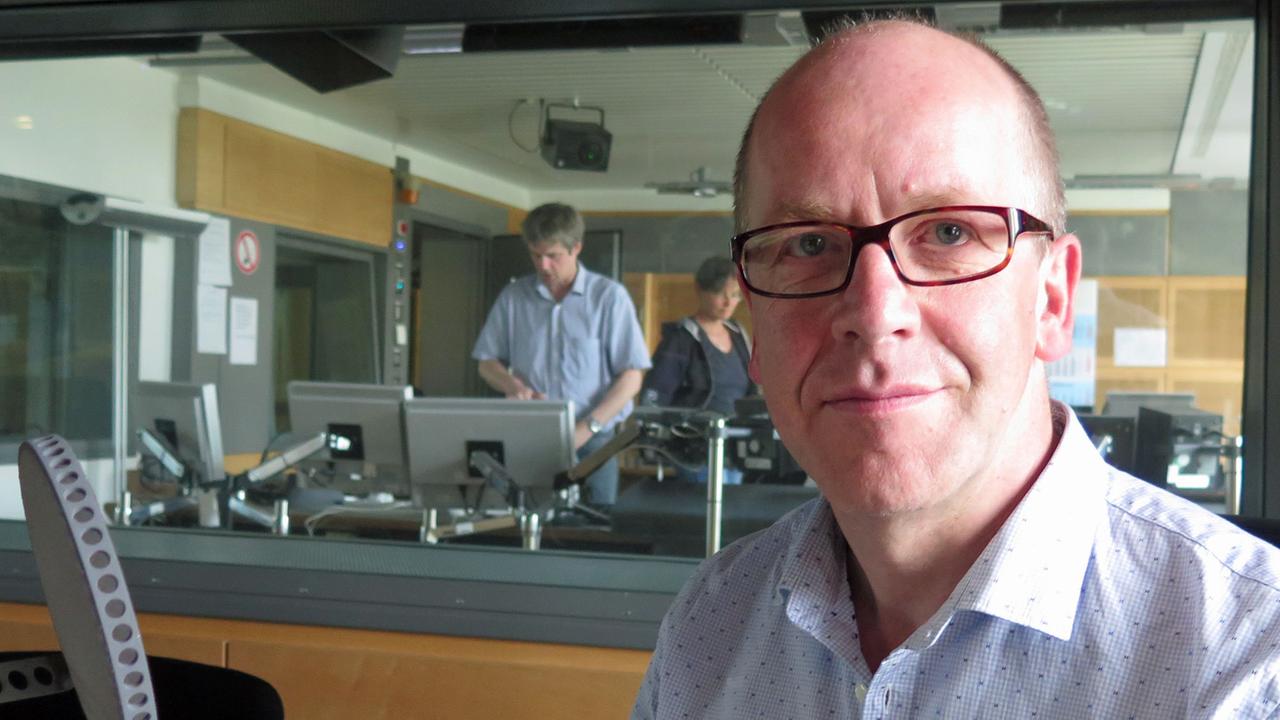 Heiner Melching, Geschäftsführer der Deutschen Gesellschaft für Palliativmedizin, im Studio von Deutschlandradio Kultur, aufgenommen am 8.6.2015 Heiner Melching, Geschäftsführer der Deutschen Gesellschaft für Palliativmedizin, im Studio von Deutschlandradio Kultur, aufgenommen am 8.6.2015