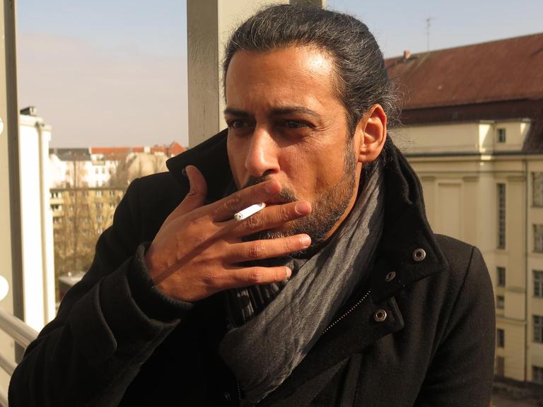 Der Autor Abbas Khider zu Besuch im Funkhaus vom Deutschlandradio Kultur