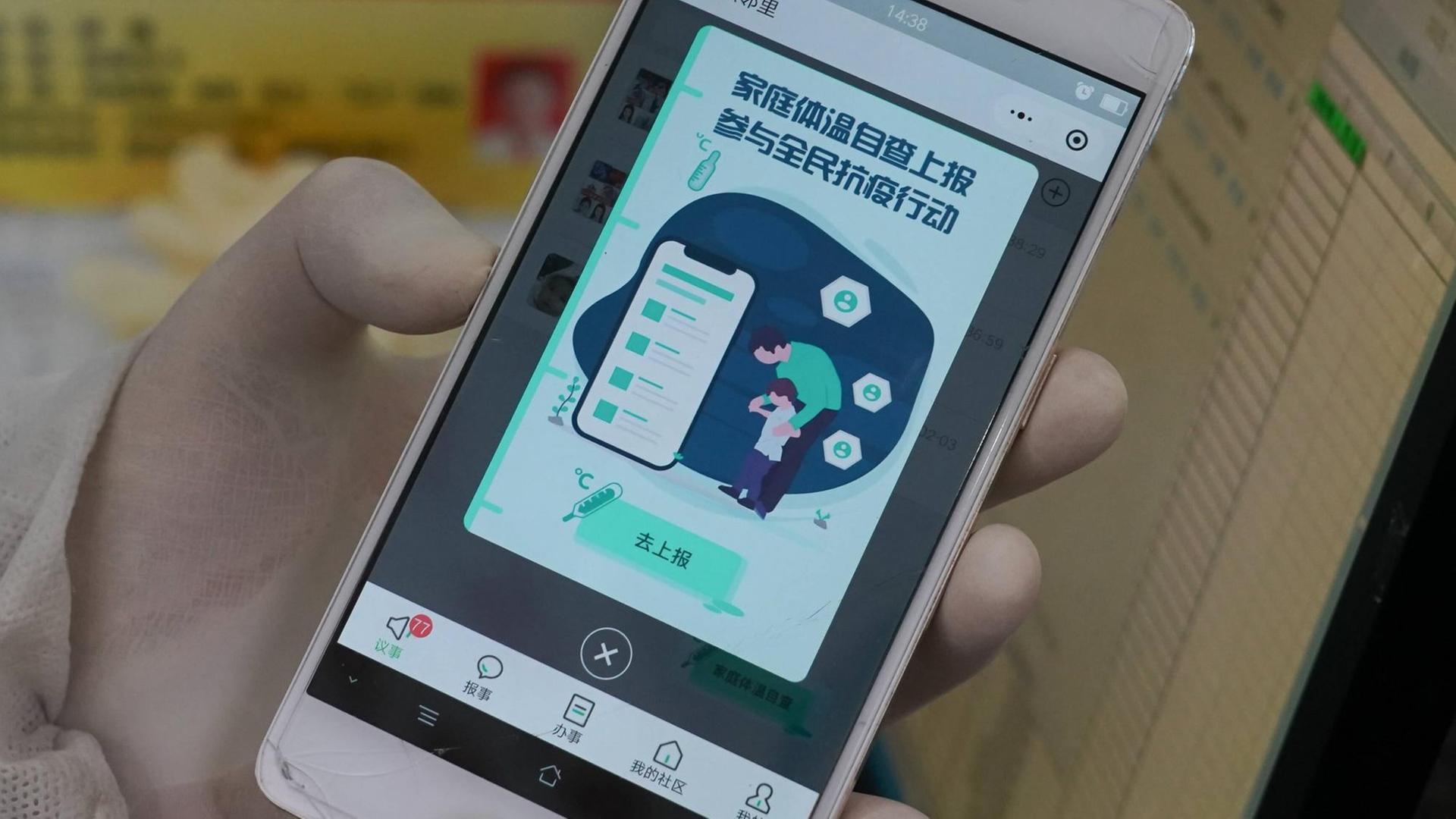 Großaufnahme einer Gesundheits-App mit chinesischen Schriftzeichen. Großaufnahme einer Gesundheits-App mit chinesischen Schriftzeichen.