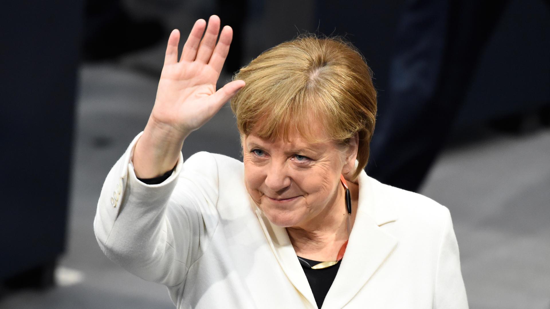 Bundeskanzlerin Angela Merkel dankt dem Parlament nach ihrer Wahl Bundeskanzlerin Angela Merkel dankt dem Parlament nach ihrer Wahl