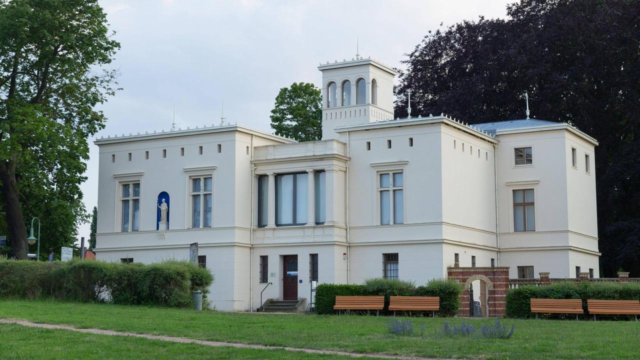 Renovierte Villa Schöningen an der Glienicker Brücke 