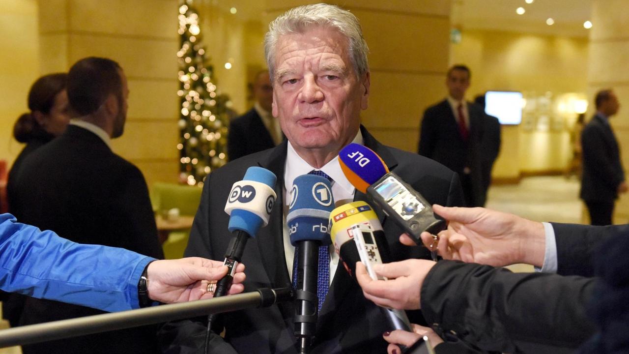 Bundespräsident Joachim Gauck bei seiner Ankunft in der jordanischen Hauptstadt Amman. Bundespräsident Joachim Gauck bei seiner Ankunft in der jordanischen Hauptstadt Amman.