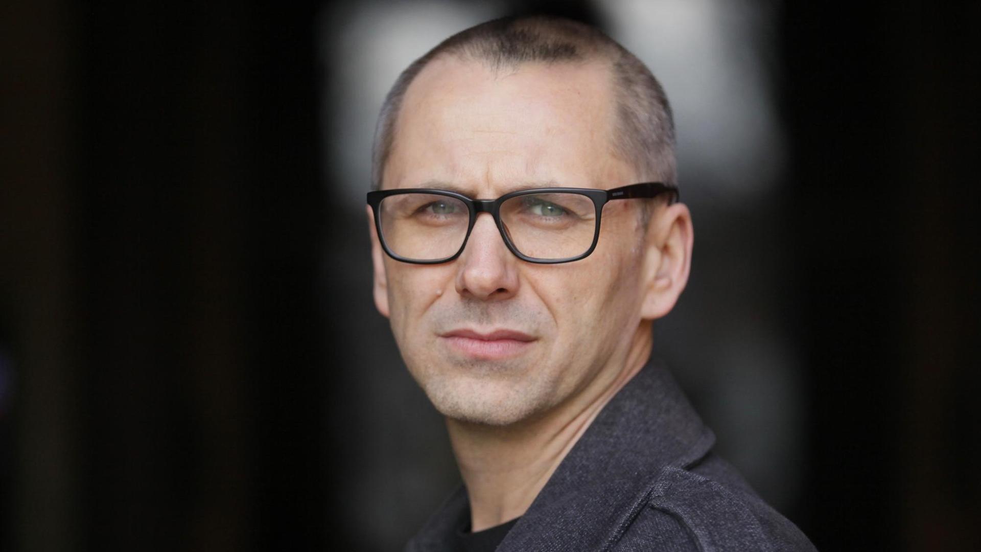 Porträt von Oliver Frljić. Porträt von Oliver Frljić.