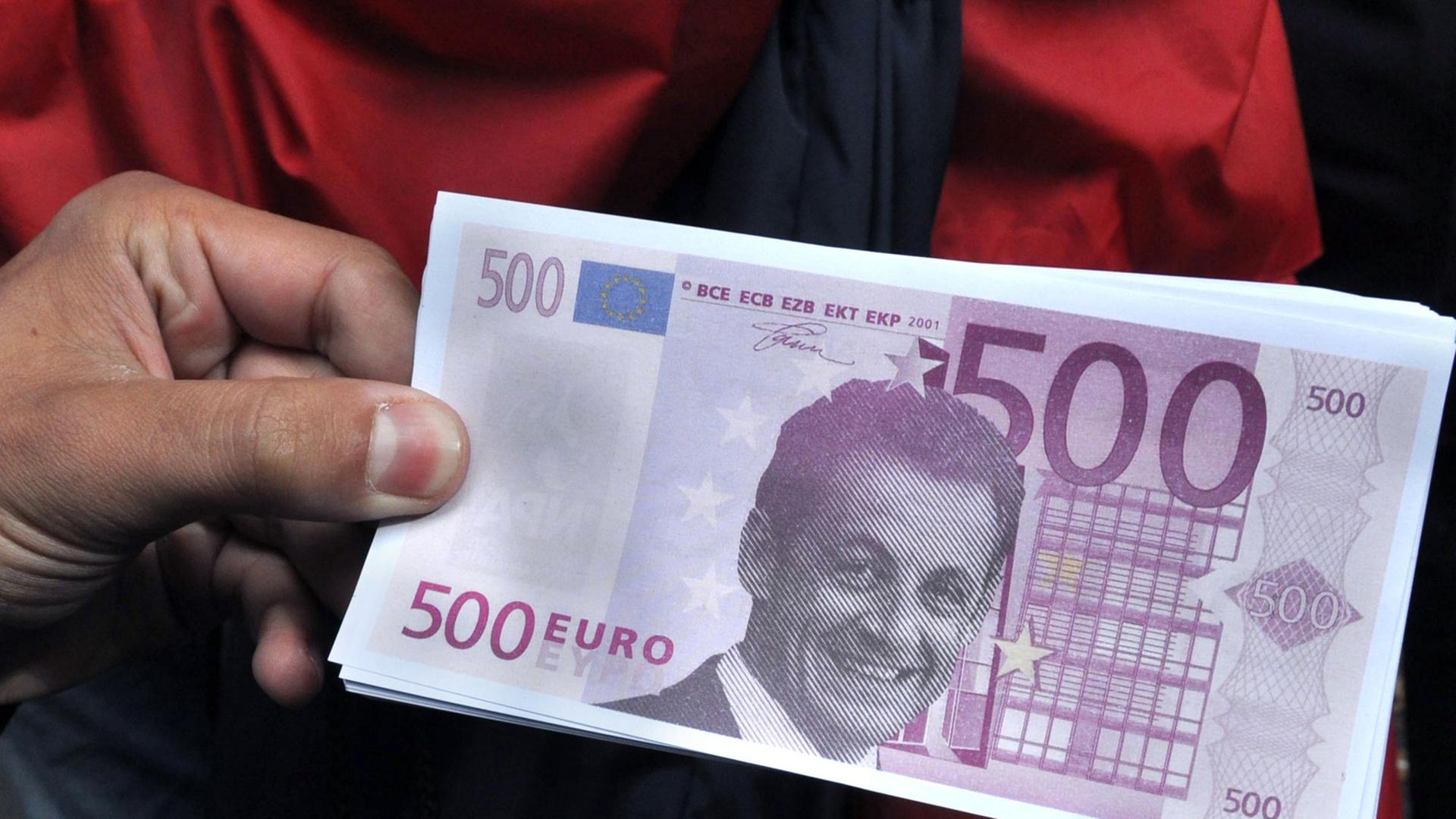 Der französische Ex-Staatschef Nicolas Sarkozy auf einer gefälschten Banknote Der französische Ex-Staatschef Nicolas Sarkozy auf einer gefälschten Banknote
