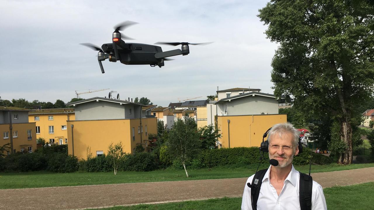 Maximillian Schönherr testet eine Drohne für die Sendung "Marktplatz". Maximillian Schönherr testet eine Drohne für die Sendung "Marktplatz".