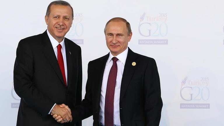 Recep Tayyip Erdogan (l.) mit Wladimir Putin - neun Tage vor dem Abschuss des russischen Flugzeugs. Recep Tayyip Erdogan (l.) mit Wladimir Putin - neun Tage vor dem Abschuss des russischen Flugzeugs.