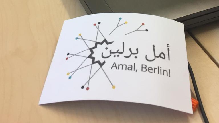 Redaktionsarbeit bei "Amal", einer Internetplattform für Medienausbildung von Flüchtlingen