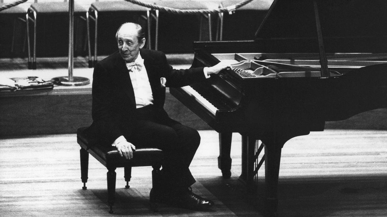 Der russsche Pianist Vladimir Horowitz (1904-1989) bei einem Auftritt im Amsterdam Concertgebouw am 26. November 1986