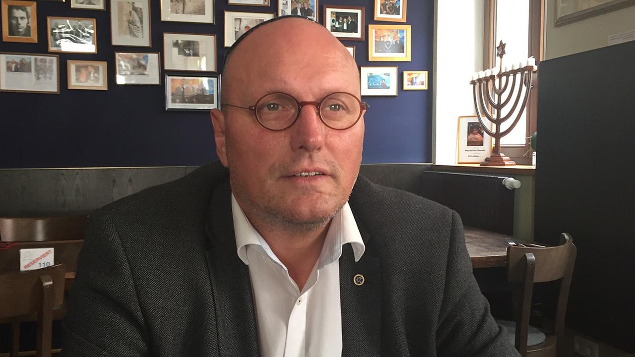 Uwe Dziuballa, Besitzer des Restaurants "Schalom" in Chemnitz Uwe Dziuballa, Besitzer des Restaurants "Schalom" in Chemnitz