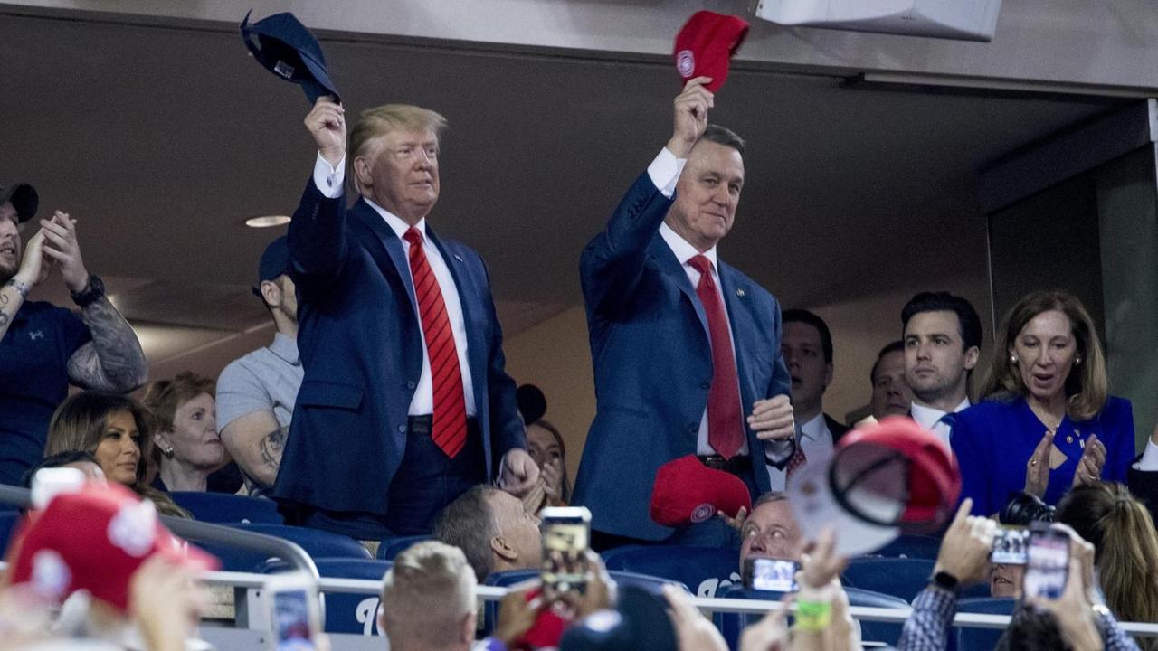 US-Präsident Donald Trump besucht das Baseball-Finale der World Series zwischen den Houston Astros und den Washington National.