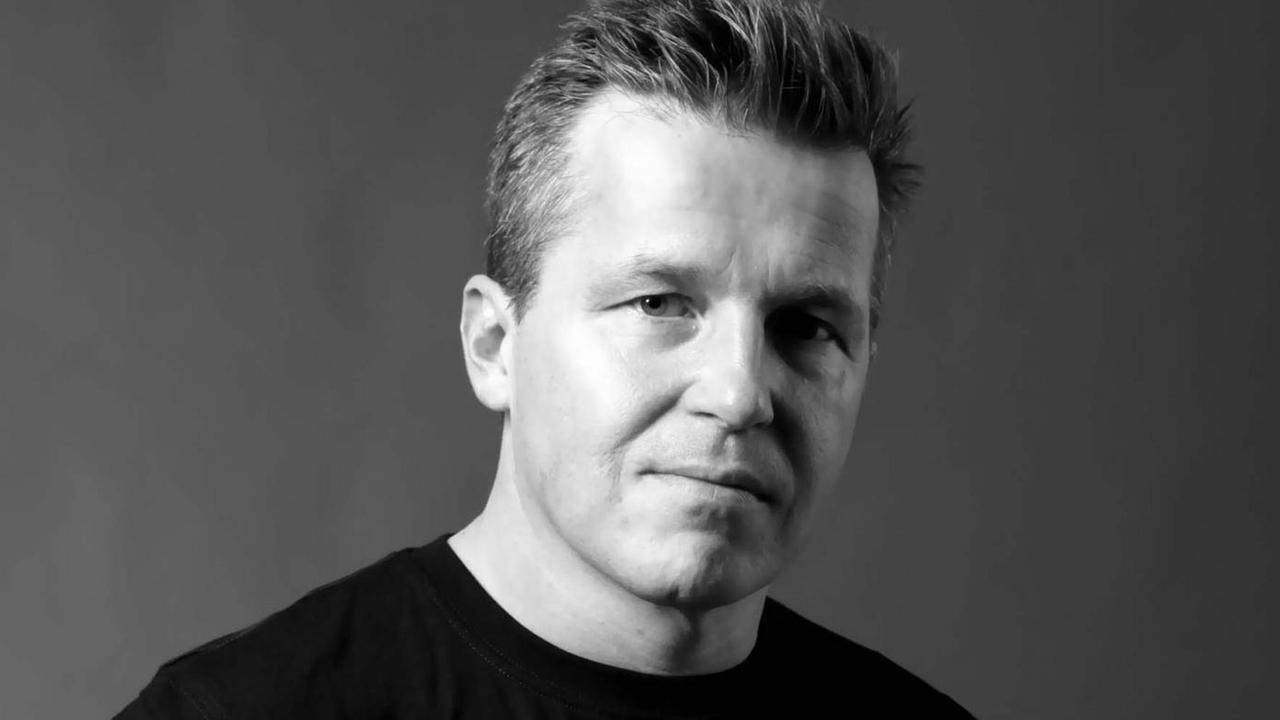 Der Comicautor Nils Oskamp, schwarz-weiß-Porträt Der Comicautor Nils Oskamp, schwarz-weiß-Porträt