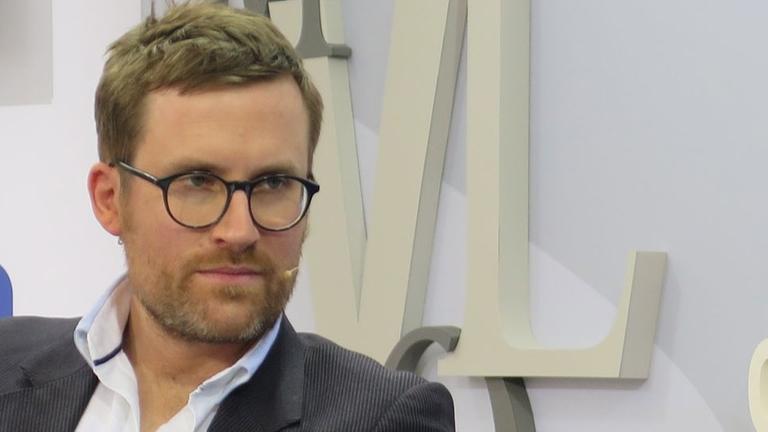 Auf dem blauen Sofa: Phillip Felsch (links) im Gespräch mit Thorsten Jantschek (Deutschlandradio) Auf dem blauen Sofa: Phillip Felsch (links) im Gespräch mit Thorsten Jantschek (Deutschlandradio)